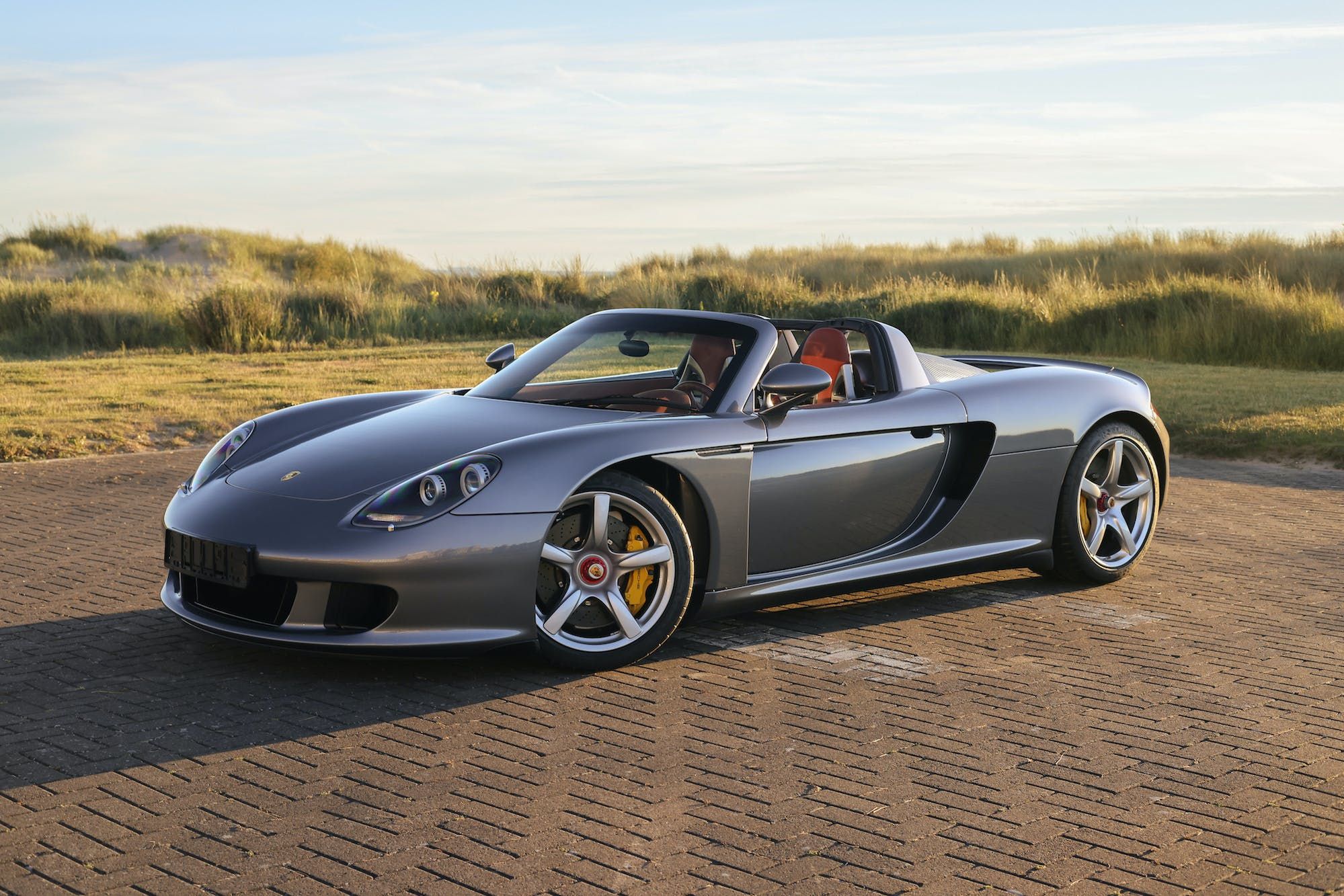 2003 Porsche Carrera GT 1/64 car model